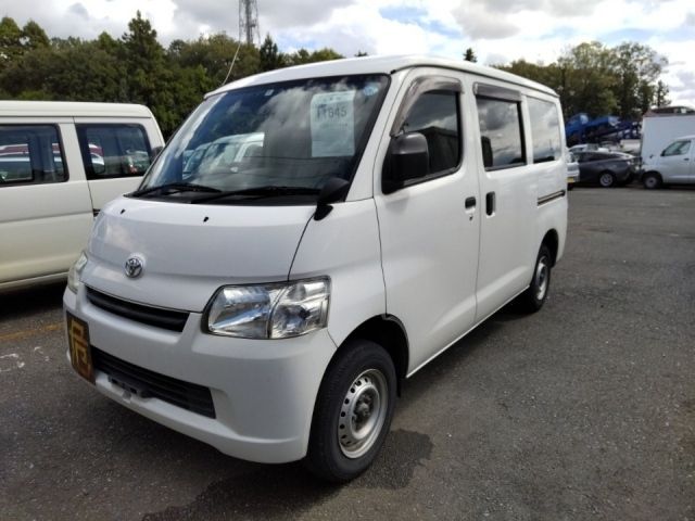 11645 Toyota Town ace van S412M 2017 г. (LUM Tokyo Nyusatsu)